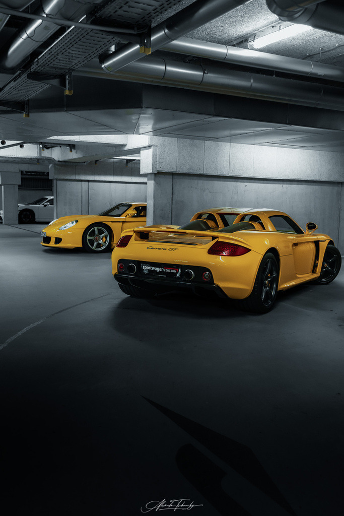 Carrera GT Double Trouble | Entdecken Sie die faszinierende Welt von Alexander Tschuncky Arts: Kreative Fotografie, atemberaubende Automobilkunst und hochwertiger Bilderdruck. Lassen Sie sich inspirieren! - Realisiert mit Pictrs.com