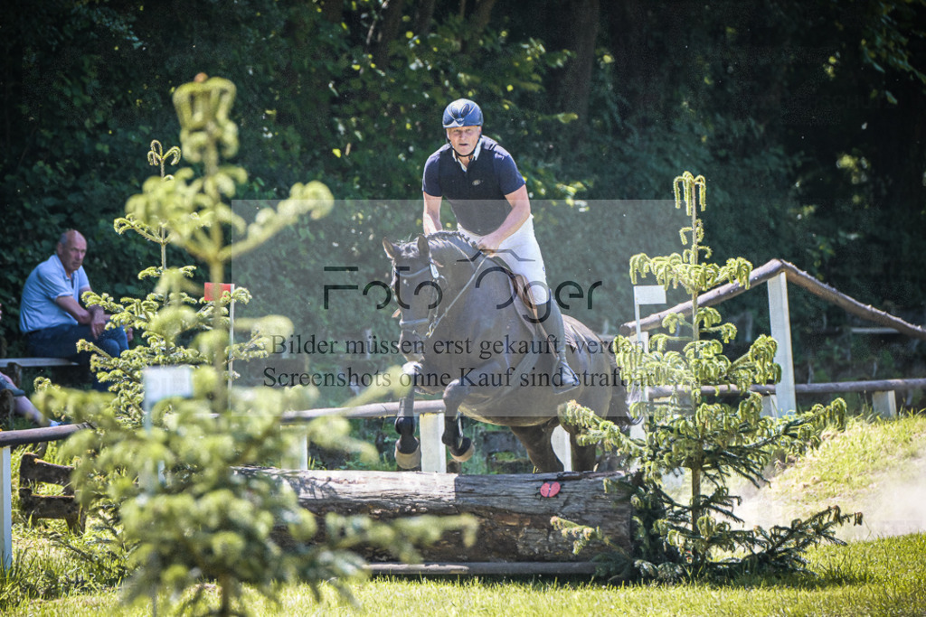 DOS_7329 | Entdecke hochwertige Reitturnierfotos von Foto Oger. Professionell, emotional und authentisch – jetzt Lieblingsmomente im Shop bestellen.Deutschlandweite Turnierfotografie. - Realisiert mit Pictrs.com