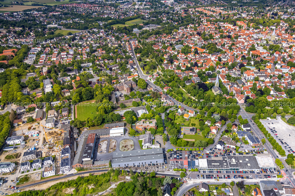 Soest220600375 | Luftbild, Luftbild, Baugebiet und Neubau MerkurhÃ¶fe, WerksgelÃ¤nde Remag Metals GmbH, Altstadt mit Kirche Alt Sankt ThÃ¶ma und St. Patrokli-Dom, Soest, Soester Boerde, Nordrhein-Westfalen, Deutschland