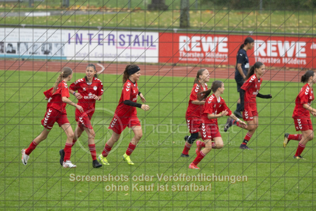 20251004_162409_0285 | #,1.FC Donzdorf (rot) vs. ASV Spartania Eislingen (blau), Fussball, B-Juniorinnen-Verbandsstaffel Nord, wfv, 03. Spieltag, Saison 2025/2026, Rasenplatz, Lautertal Stadion, Süßener Straße 16, 73072 Donzdorf, 04.10.2025 - 16:00 Uhr,Foto: PhotoPeet-Sportfotografie/Peter Harich