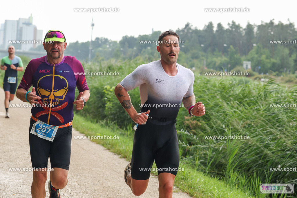 LUR_1477 | 34. M-net Erlanger Triathlon 2025 #erlangertriathlon  #mnettriathlon2025 #mnettriathlon #team #olympischedistanz #mitteldistanz #triathlon #maindonaukanal  #erlangertriathlon2025 #yourpictrs #tv1848 #tv1848erlangen  #triathlonbayern #sportinerlangen #demsportverbunden #sportshot_your_pictrs Copyright: www.sportshot.de