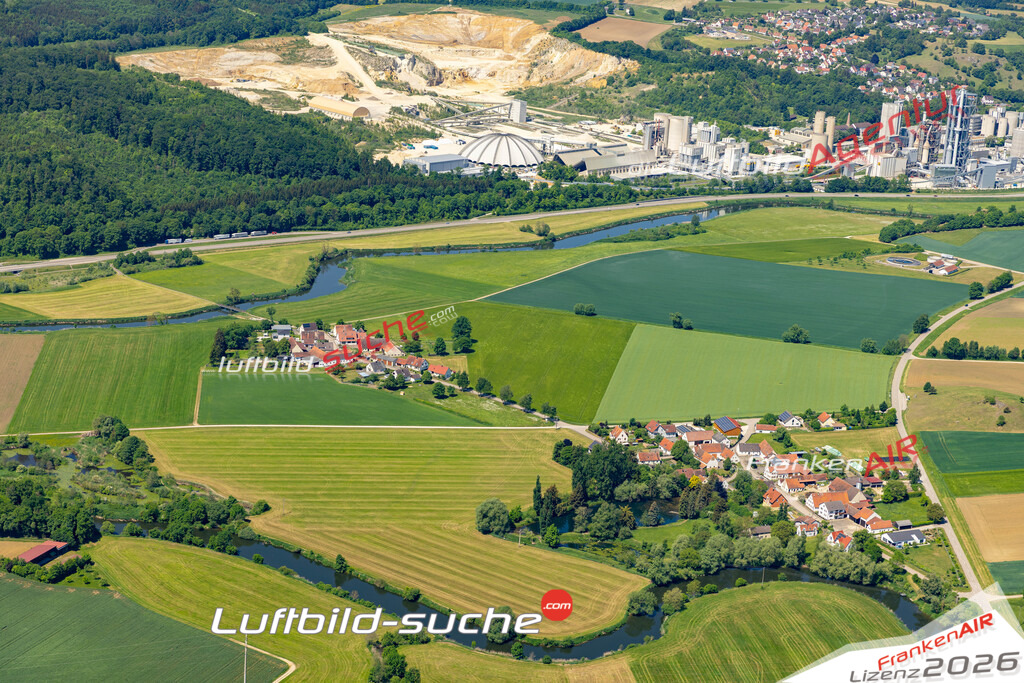 Die Luftaufnahme Bruensee - Harburg wurde 2022 vom Flugzeug aus (keine Drohne) erstellt. Hohe Auflösung -für große Poster und Wandbilder geeignet - Garantiert!