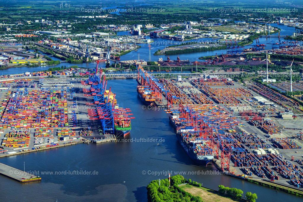 Hamburg_Waltershof_Burchardkai_CTB_Eurogate_Köhlbrandbrücke_ELS_7385110525 | HAMBURG 11.05.2025 HHLA Logistics Container Terminal Burchardkai am Hamburger Hafen in Hamburg. // HHLA Logistics Container Terminal Burchardkai in the Port of Hamburg harbor in Hamburg in Germany. Foto: Martin Elsen