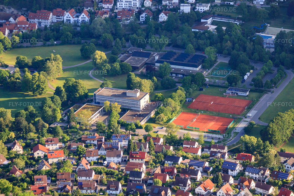 Luftbild: Blautopf-Schule, Joachim-Hahn-Gymnasium und Tennisplätze des TC Blaubeuren e.V. in Blaubeuren im Bundesland Baden-Württemberg in Deutschland.Foto: IMG_67143.jpg vom 08.06.2014 durch Werner Riehm/FLY-FOTO.deWWW.BLAUTOPF-SCHULE.DETC Blaubeuren e.V