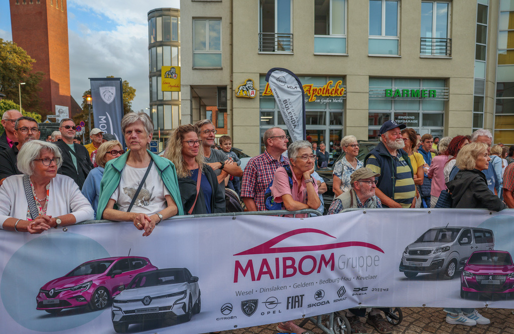 top-top.de-250828-318 | Foto, Video, Fotografie, Videografie, Fotobox, DJ, Discjockey, Musik, Musikbox, Veranstaltung, Photobooth, Amazon, Ebay, Buchtipp, Bestseller, Autor, Verlag, Buch, Wesel, Hamminkeln, NRW, Dinslaken, Rees, Drohne, Hochzeit, Party, Fotobox, Wesel, Fotograf