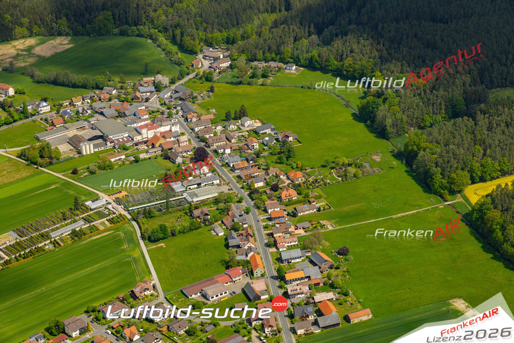 Die Luftaufnahme Neundorf - Mitwitz wurde 2022 vom Flugzeug aus (keine Drohne) erstellt. Hohe Auflösung -für große Poster und Wandbilder geeignet - Garantiert!