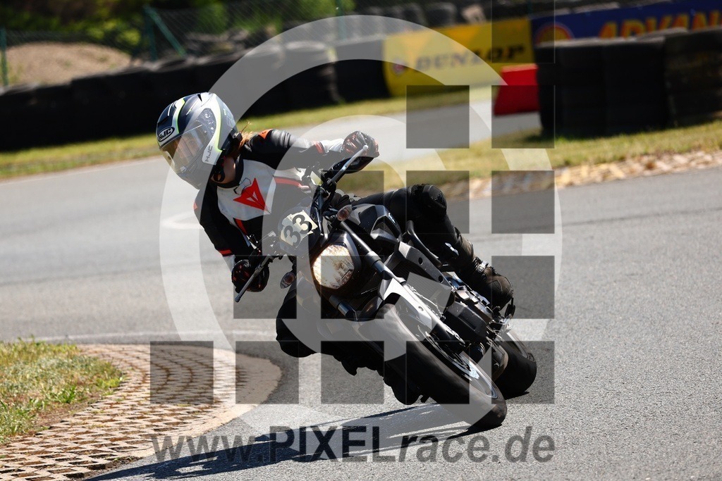0033-20250513_01043 | Schöne Erinnerungen an spannende Momente - das festzuhalten ist unser Job. PIXELrace.de ist seit 2003 auf den Rennstrecken Europas unterwegs um die Action draußen beim Fahren und die wunderbare Stimmung imm Fahrerlager für euch einzufangen.