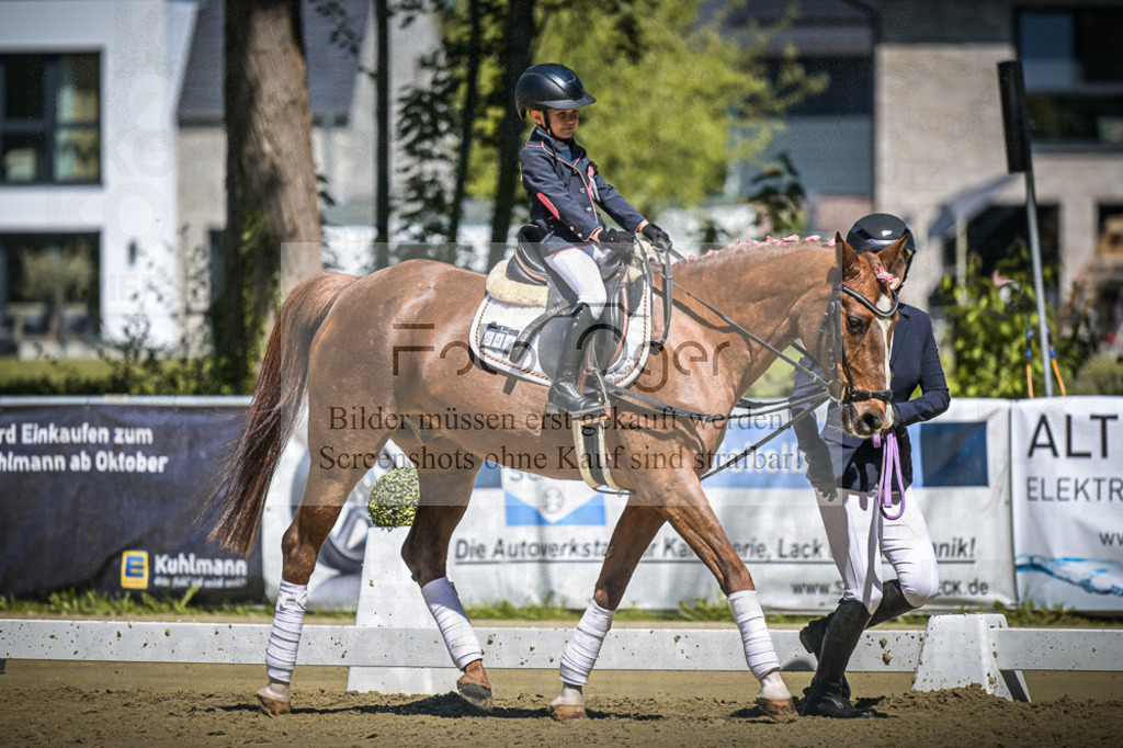 DOS_8874 | Entdecke hochwertige Reitturnierfotos von Foto Oger. Professionell, emotional und authentisch – jetzt Lieblingsmomente im Shop bestellen.Deutschlandweite Turnierfotografie. - Realisiert mit Pictrs.com