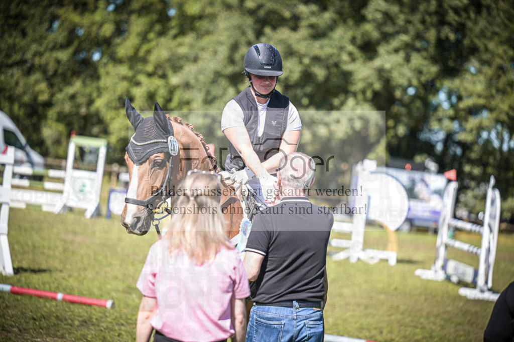 DOS_0045 | Entdecke hochwertige Reitturnierfotos von Foto Oger. Professionell, emotional und authentisch – jetzt Lieblingsmomente im Shop bestellen.Deutschlandweite Turnierfotografie. - Realisiert mit Pictrs.com