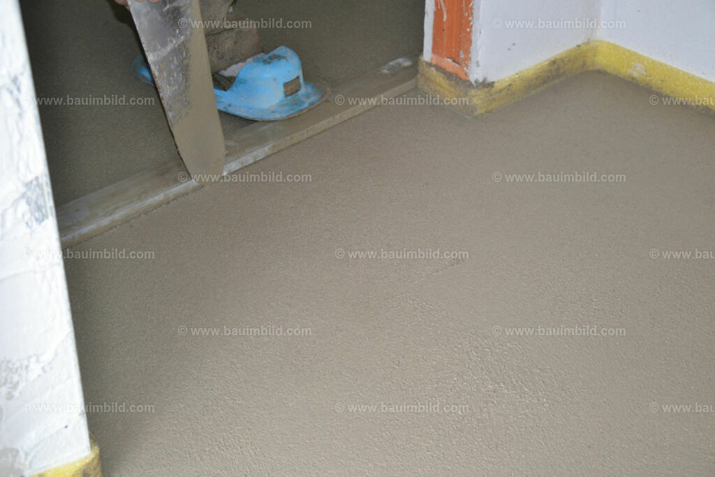 bib-lg19-fussbodenaufbau-0170 | Nach LV-Leistungsgruppen sortierte Detailfotos über den Bau eines Hauses. Alle Hausbau-Bilder direkt vom Urheber und Autor der Website Haus-Selber-Bauen.com