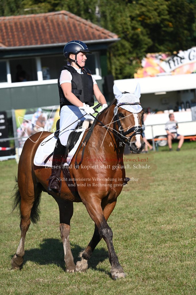 DSC_4972 | Pferde- und Turnierfotografie in Westsachsen. Pferdeportraits, Auftragszeichnungen und intuitive Kunst.