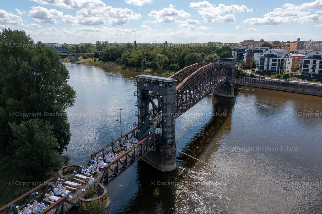 Dinner16 | Stephan Schulz ist Journalist und Buchautor. Seine Leidenschaft gilt zudem der Fotografie. Hier geht es zu seinem Shop.  - Realisiert mit Pictrs.com
