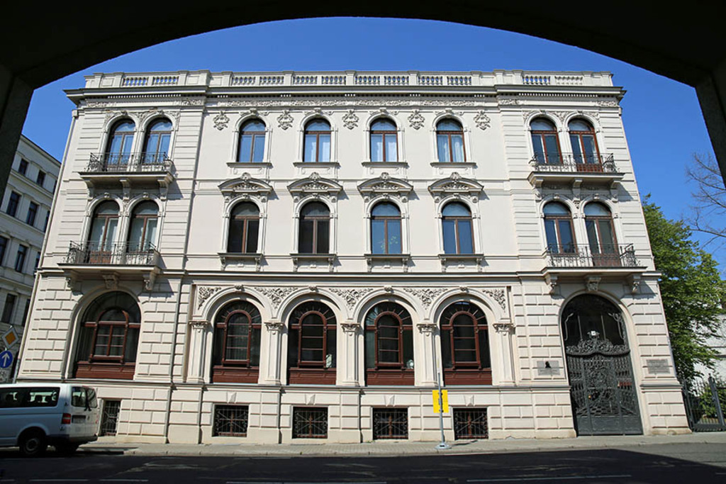 Bildlexikon Leipzig - Grieg-Begegnungsstätte | Das Team hinter BILDLEXIKON LEIPZIG bündelt historische wie aktuelle Informationen über die Stadt Leipzig in Text und Bild auf einer Plattform und stellt diese der interessierten Öffentlichkeit zur Verfügung.