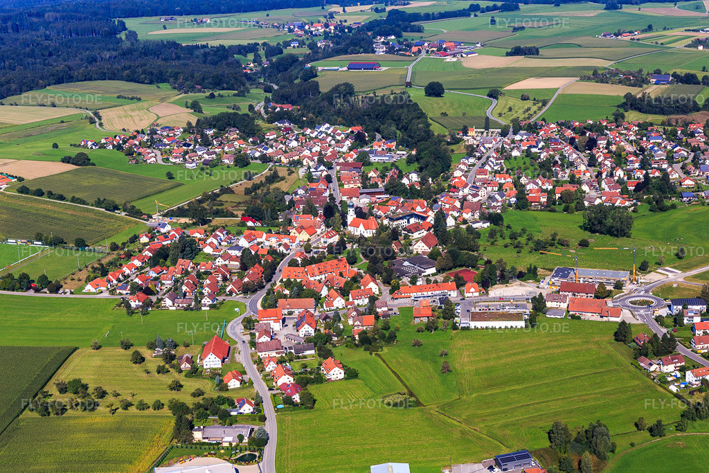 Luftbild: Ortsansicht von Südosten im Ortsteil Siegenwieden in Bergatreute im Bundesland Baden-Württemberg in Deutschland. Foto: IMG_129134.jpg vom 04.09.2021 durch Werner Riehm/FLY-FOTO.de