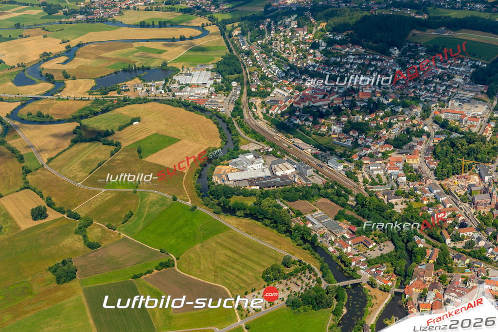 Das Luftbild zeigt :  Cham - Die Luftaufnahme wurde 2023 vom UL-Flugzeug aus erstellt ( keine Drohne ) - Hochauflösende Luftaufnahme - Für grossformatige Ausdrucke geeignet. Die Geschenkidee !Mit Lizenz und Bildrechte bestellbar