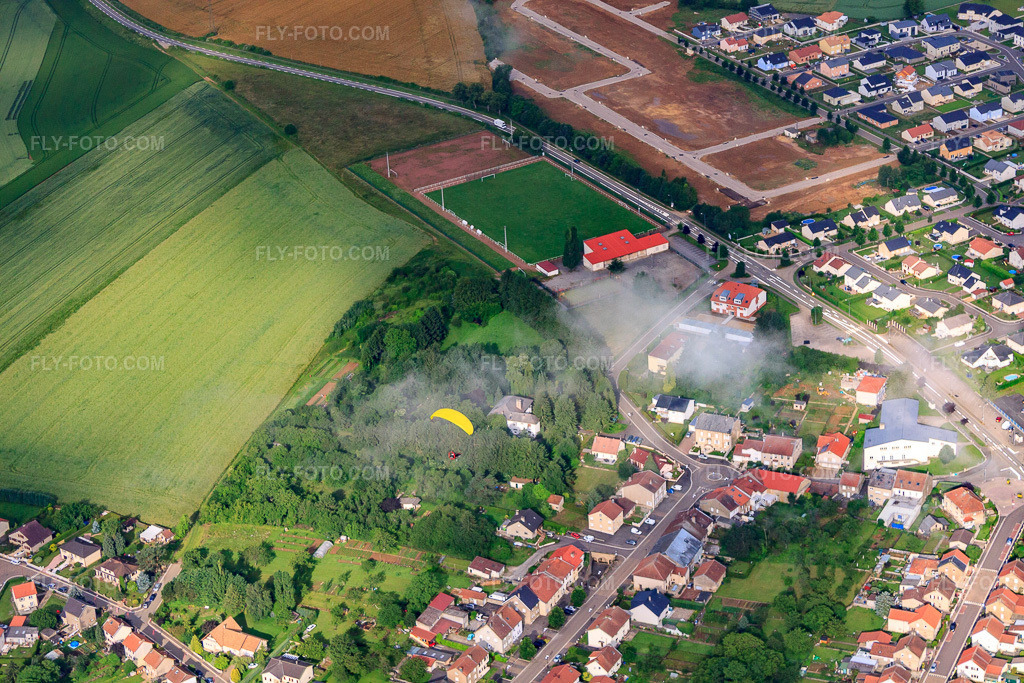 Aerial view: New development area Rue des Lauriers at the sports field in Tressange in the state Moselle, France. – Photo: IMG_50554.jpg taken on 06/23/2012 by Werner Riehm/FLY-FOTO.com – Resolution of the original: 4752 x 3168 px