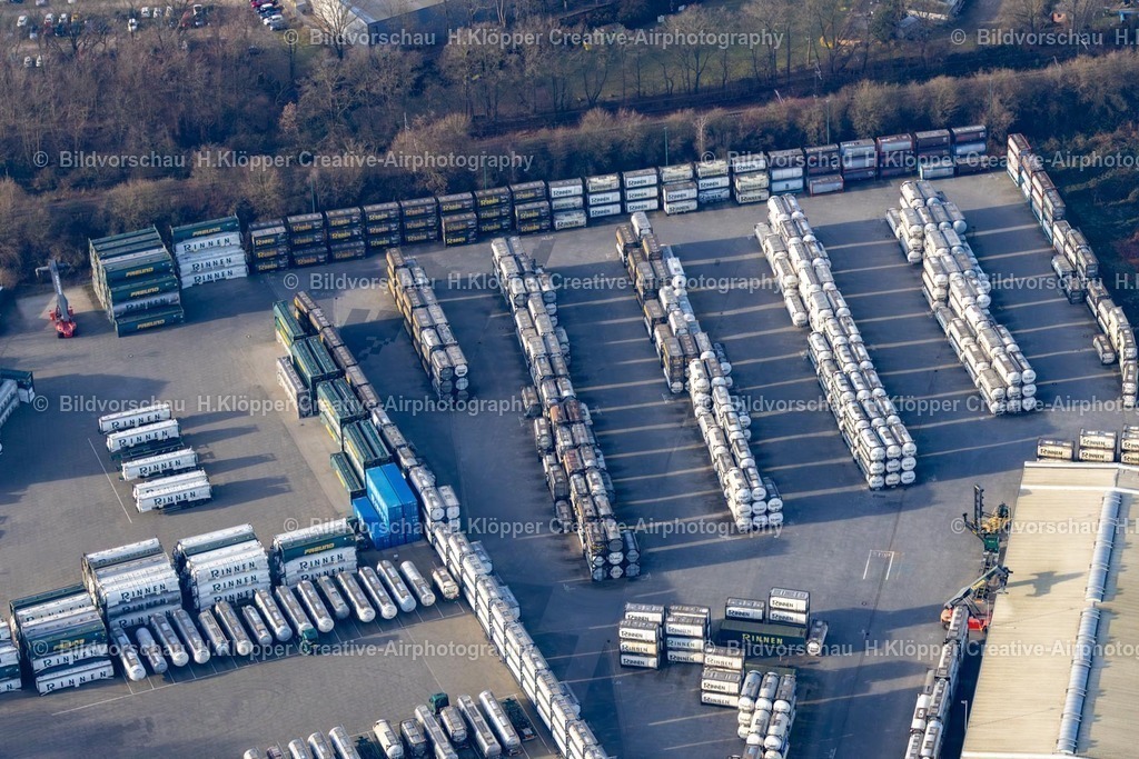 Luftbild Moers-8291 | Luftbildfotografie Gebäude und Produktionshallen auf dem Tankbehälter und Fahrzeugbau- Werksgelände " Rinnen GmbH & Co KG " an der Mollbergstraße im Ortsteil Repelen in Moers im Bundesland Nordrhein-Westfalen, Deutschland. - Realisiert mit Pictrs.com