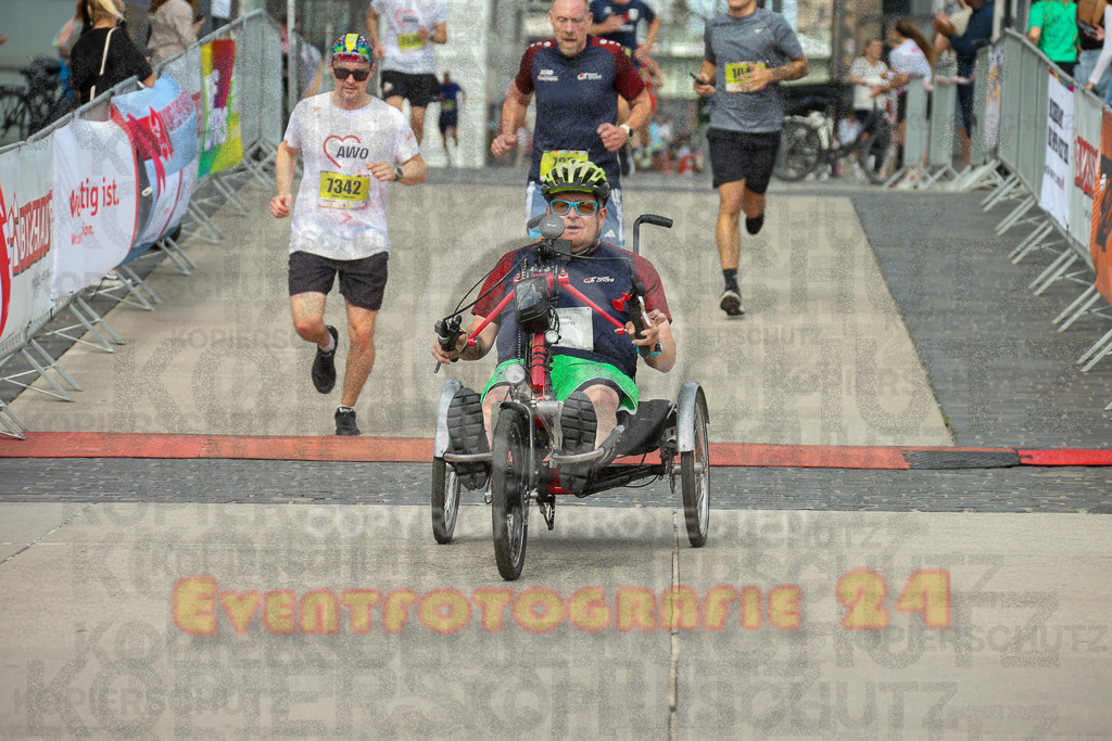 250920_1323_EX1_4242 | Sportfotografie im Rhein-Sieg Kreis, Köln, Bonn, NRW, Rheinland Pfalz, Hessen, etc. Unser Tätigkeitsfeld umfasst den Laufsport vom Volkslauf über den Marathon, Duathlon, Triathon bis zum Ultralauf wie Kölnpfad Ultra oder Schindertrail.