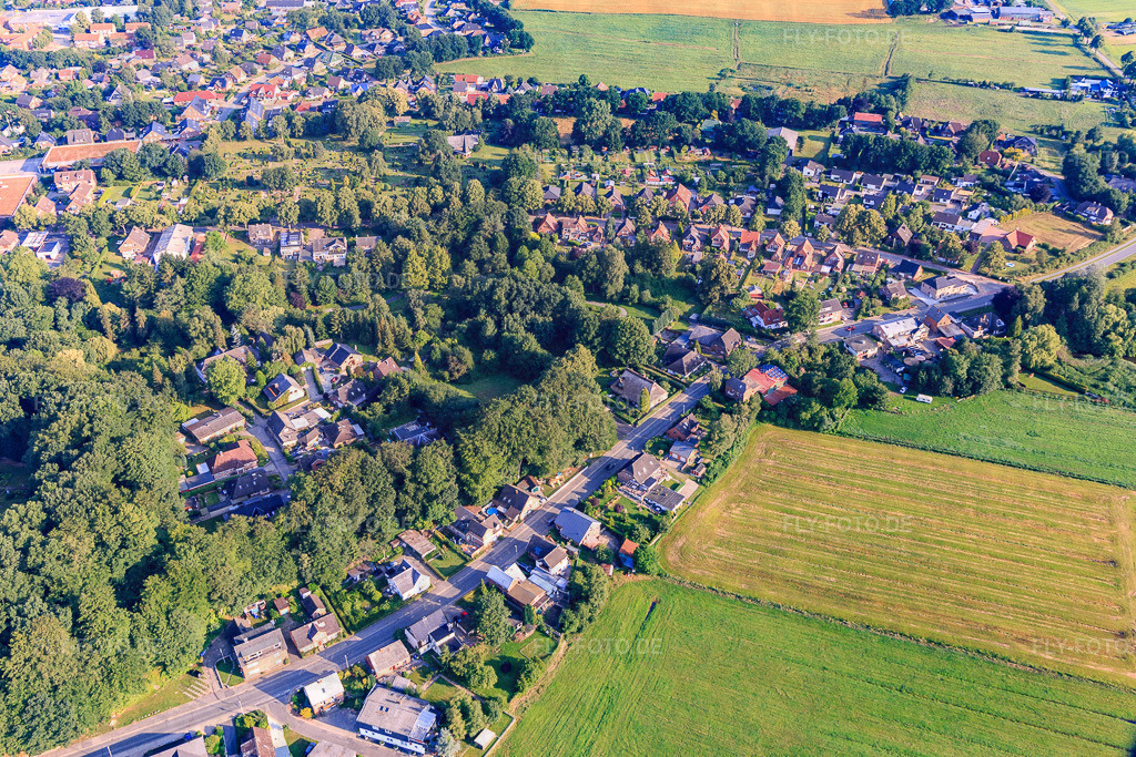 Ortsansicht von Osten | Luftbild: Ortsansicht von Osten in Burg im Bundesland Schleswig-Holstein in Deutschland. Foto: IMG_0007125.jpg vom 11.07.2021 durch Werner Riehm/FLY-FOTO.de - Realisiert mit Pictrs.com
