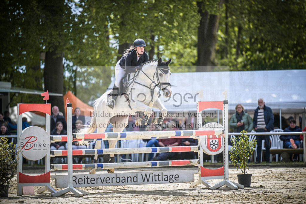 DOS_7704 | Entdecke hochwertige Reitturnierfotos von Foto Oger. Professionell, emotional und authentisch – jetzt Lieblingsmomente im Shop bestellen.Deutschlandweite Turnierfotografie. - Realisiert mit Pictrs.com