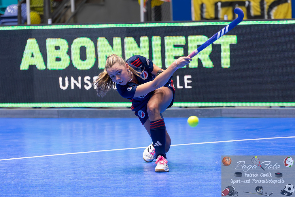 Volvo E.R.B. Final 4 Finale Frauen: Berliner HC - Mannheimer HC, 26.01.2025 | Charlotte Hendrix (Mannheimer HC #48) beim Schuss eines Balls, Berliner HC - Mannheimer HC, Frankfurt, Süwag Arena, 26.1.2025 - Realisiert mit Pictrs.com