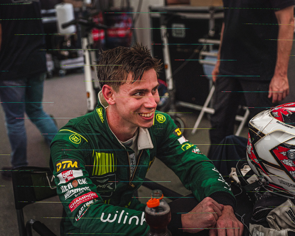 TXO06795 | Exklusive Motorsport-Fotografie aus Leipzig von TXO Media – für Rennfahrer, Teams & Sponsoren. Sausemuth liefert starke Bilder, die Emotion zeigen. Jetzt buchen & glänzen! - Realisiert mit Pictrs.com