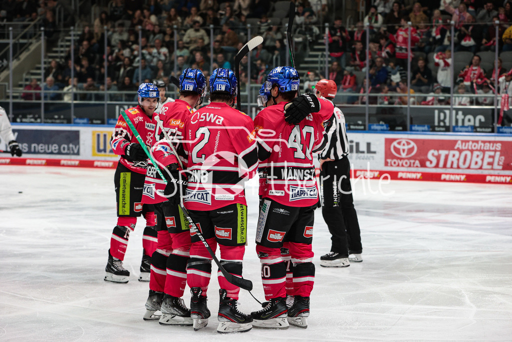 Augsburger Panther - Koelner Haie  | Die Panther freuen sich ueber den Treffer zum 1-2 durch Andrew LeBlanc (AEV #19)