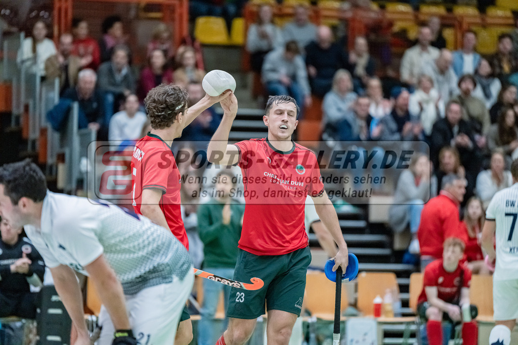 HK_20231216_107467 | 1. Bundesliga Herren  Crefelder HTC - Blau Weiß Köln am 16.12.2023 Sporthalle Glockenspitz, Krefeld , Boomes Anton ( Crefelder HTC #23 ) Kemmerich Peer ( Crefelder HTC #21 )