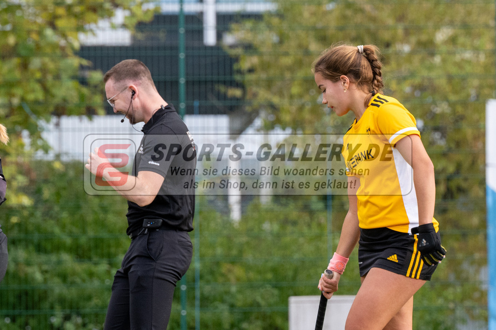 SFE_20231021_0168 | Deutsche Meisterschaft Weibliche U16 Halbfinale Düsseldorfer HC - Harvestehuder THC am 21.10.2023 in Köln (Düsseldorfer Hockeyclub 1905 e.V.), Photo: Stephan Fehrmann 2023 (Sports-Gallery)
