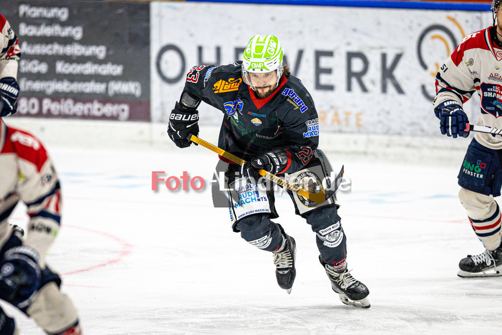 Peißenberg MINERS gegen ESC Kempten SHARKS | Eishockey Bayernliga 2025/26 Vorrunde 12. Spieltag, Peißenberg MINERS gegen ESC Kempten SHARKS, 20251121,Dejan VOGL (MINERS 23) in Aktion,2025-11-21 in Peißenberg (flatbuy Arena Peißenberg), Dejan VOGL (MINERS 23)Copyright: WolfgangxLindner www.foto-lindner.de