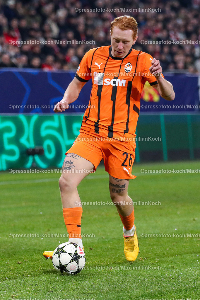 UCL10122402293 | 10.12.2024, Fußball, UEFA Champions League, Schachtar Donezk - FC Bayern München, Arena AufSchalke Gelsenkirchen, 8. Spieltag Saison 2024 2025: Yukhym Konoplya (Schachtar Donezk #26)DFB regulations prohibit any use of photographs as image sequences and or quasi-video.