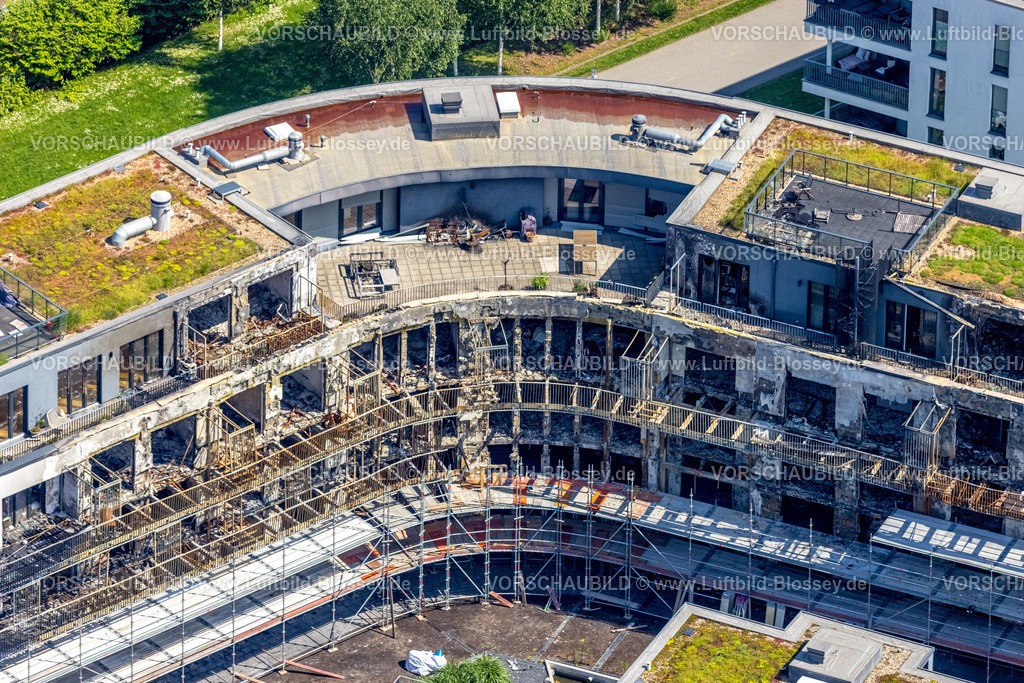 Essen220502323 | Luftbild, Brandschäden nach Großbrand im Wohnhaus Grüne Mitte, Westviertel, Essen, Ruhrgebiet, Nordrhein-Westfalen, Deutschland