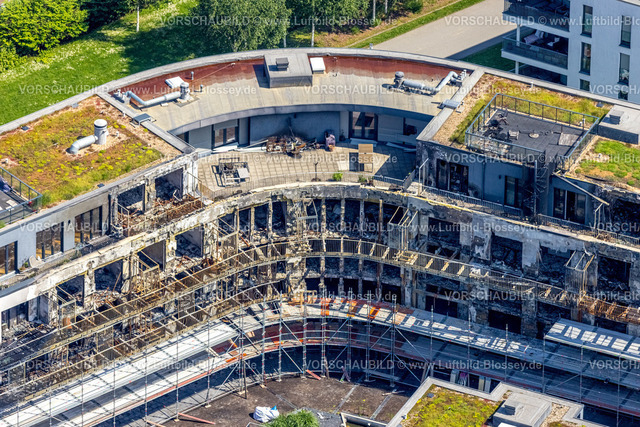 Essen220502323 | Luftbild, Brandschäden nach Großbrand im Wohnhaus Grüne Mitte, Westviertel, Essen, Ruhrgebiet, Nordrhein-Westfalen, Deutschland