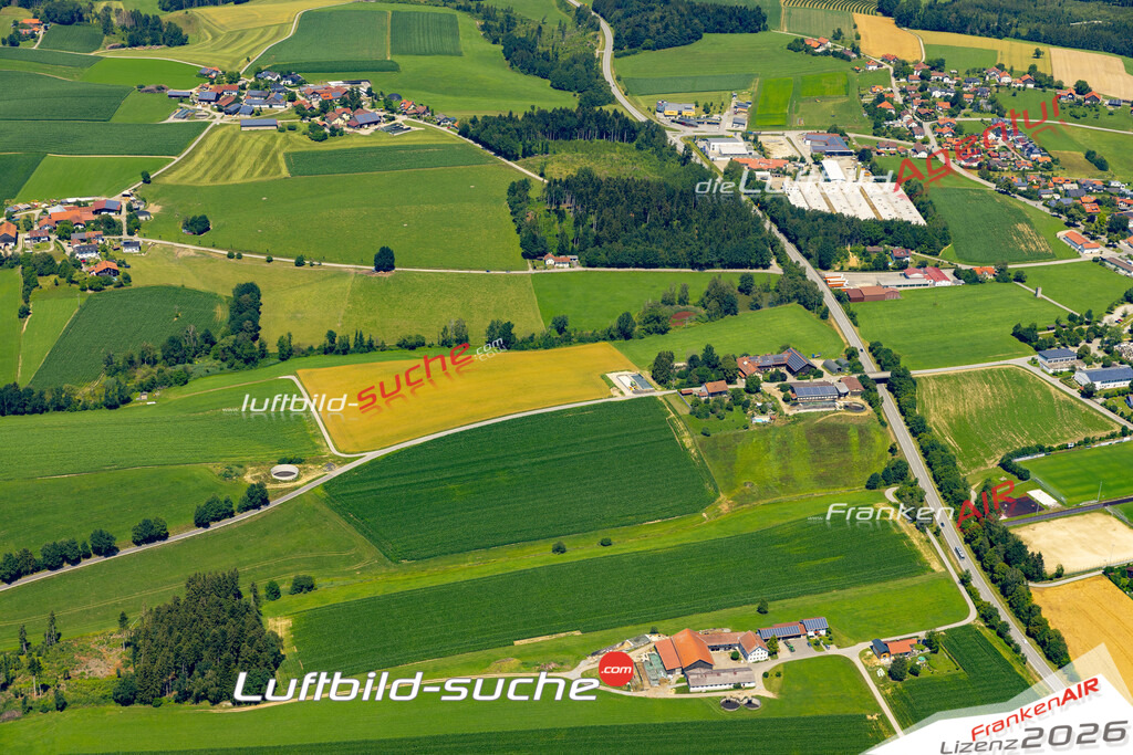 Die Luftaufnahme Straßkirchen - Salzweg wurde 2022 vom Flugzeug aus (keine Drohne) erstellt. Hohe Auflösung -für große Poster und Wandbilder geeignet - Garantiert!