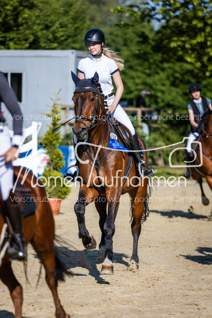 Donop24-ASpr-131 | MomenTaufnahmen Pferdesportfotos