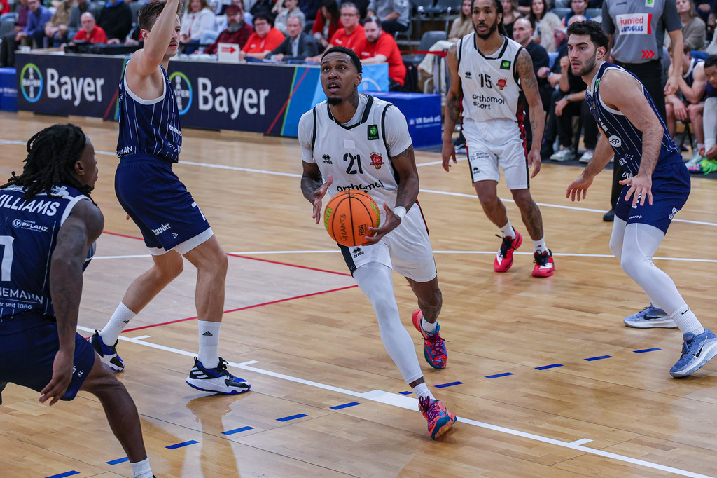 BAYER GIANTS vs VfL Sparkassenstars Bochum-41 | Fotos von Basketballspielen aus dem Raum NRW fotografiert von Gero Mueller-Laschet und Daniel Schaefer - Realisiert mit Pictrs.com
