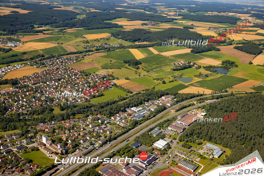 Das Luftbild zeigt :  Emskirchen - Die Luftaufnahme wurde 2024 vom UL-Flugzeug aus erstellt ( keine Drohne ) - Hochauflösende Luftaufnahme - Für grossformatige Ausdrucke geeignet. Die Geschenkidee !Mit Lizenz und Bildrechte bestellbar