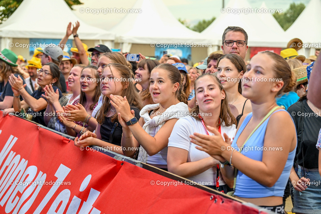 Linzer Kronefest 2023_ 18.08.2023-60 | 18.08.2023, Linzer Kronefest 2023, AUT, im Bild Linzer Kronefest 2023, Hauptbuehne, Chris Steger

Menschen, Fans, Besucher, Masse, Stimmung, Party
