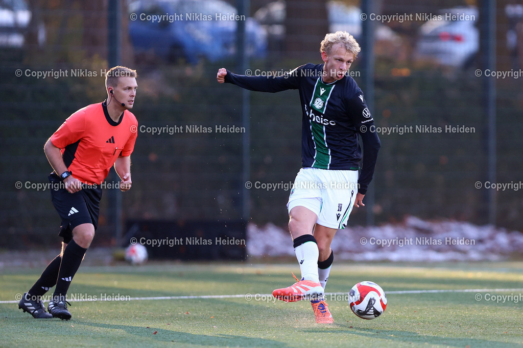 NH_HamburgerSVU19_Hannover96U19_DFBNachwuchsliga_22112025 | #18 Jasper Reinhold (Hannover 96 U19)Fußball I Junioren I U19 DFB-Nachwuchsliga Vorrunde Gruppe A I Saison 2025-2026 I 12. Spieltag I Hamburger SV U19 - Hannover 96 U19 I 22.11.2025 I Trainingsplatz Volksparkstadion