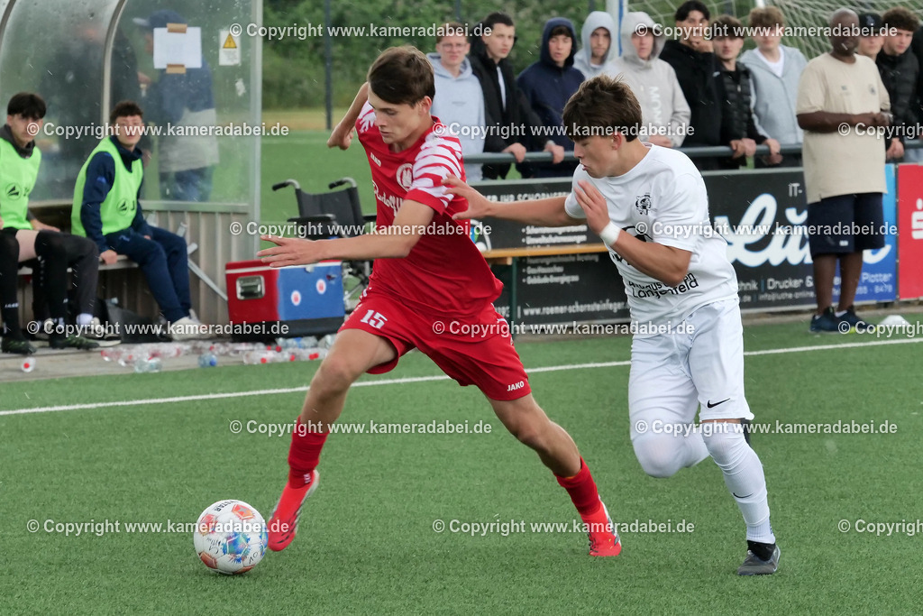 Fußball : C-Junioren : Aufstieg Regionalliga West : SUS 09 Dinslaken - Vfb 03 Hilden am 04.06.2026 in Dinslaken | Fußball : C-Junioren : Aufstieg Regionalliga West : SUS 09 Dinslaken (rotr Trikots)- Vfb 03 Hilden (weiße Trikots) am 04.06.2026 in Dinslaken - Realisiert mit Pictrs.com