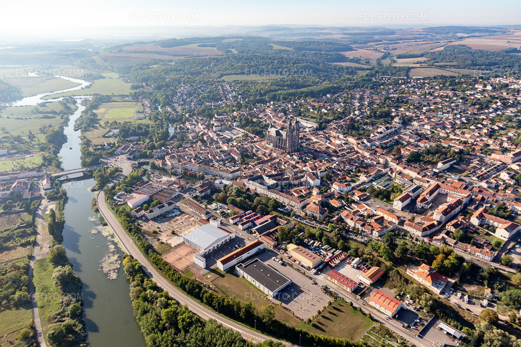 Aerial view: View of the town in Saint-Nicolas-de-Port in the state Meurthe et Moselle, France. – Photo: IMG_118204.jpg taken on 09/15/2019 by Werner Riehm/FLY-FOTO.com – Resolution of the original: 5472 x 3648 px