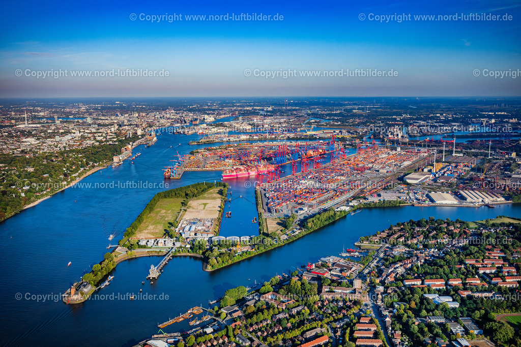 Hamburg_Waltershof_Petroliumhafen_Burchardkai_Eurogate_ELS_3373190925 | HAMBURG 19.09.2025 Hafenanlagen am Ufer des Hafenbeckens Burchardkai der Eurogate im Ortsteil Waltershof in Hamburg, Deutschland. Weiterführende Informationen bei: EUROGATE GmbH & Co. KGaA, KG. // Port facilities on the shores of the harbor of Burchardkai of Eurogate in the district Waltershof in Hamburg, Germany. Further information at: EUROGATE GmbH & Co. KGaA, KG. Foto: Martin Elsen