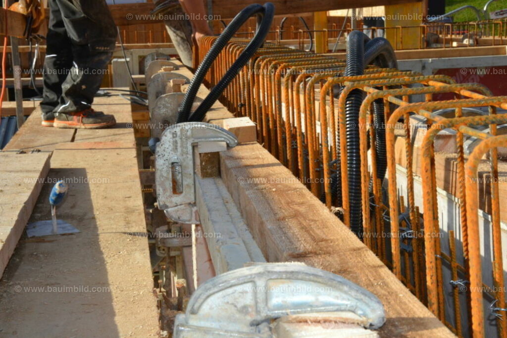 bib-lg04-betonarbeiten-0656 | Nach LV-Leistungsgruppen sortierte Detailfotos über den Bau eines Hauses. Alle Hausbau-Bilder direkt vom Urheber und Autor der Website Haus-Selber-Bauen.com