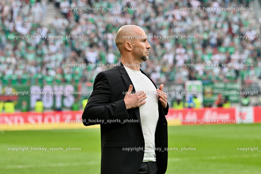 SK Puntigamer Sturm vs. SK Rapid Wien Siegerehrung, Impressionen | Headcoach SK Sturm Graz Christian Ilzer, SK Puntigamer Sturm vs. SK Rapid Wien Siegerehrung, Impressionen, SK Puntigamer Sturm vs. SK Rapid Wien Siegerehrung, Impressionen am 01.05.2024 in Klagenfurt (Wörthersee Stadion ), Austria, (Photo by Bernd Stefan)