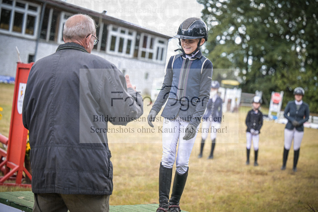 DOS_0001 | Entdecke hochwertige Reitturnierfotos von Foto Oger. Professionell, emotional und authentisch – jetzt Lieblingsmomente im Shop bestellen.Deutschlandweite Turnierfotografie. - Realisiert mit Pictrs.com