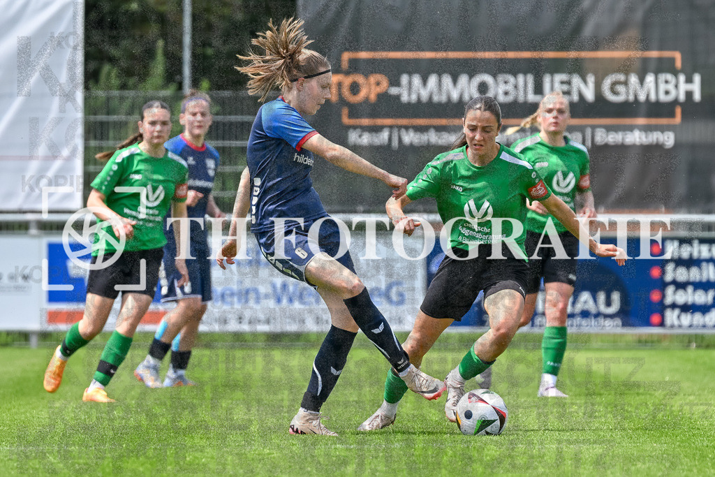 GER, FC Hauingen - SV Waldhaus, Frauen-Fussball, Rothaus Bezirkpokal, Finale, Saison 2024/2025, 29.05.2025 | Jeanette-Elisabeth Bolz (FC Hauingen, #06), Finja Voelkel (SV Waldhaus, #03)GER, FC Hauingen - SV Waldhaus, Frauen-Fussball, Rothaus Bezirkpokal, Finale, Saison 2024/2025, 29.05.2025Foto: TH Fotografie/Thomas Hess