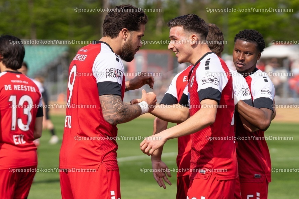 xydr05042501020 | 05.04.2025, xydrx, Fußball, Viktoria Köln - SpVgg Unterhaching , 3.Liga, Sportpark Höhenberg, Saison 2024 2025: Lex-Tyger Lobinger (Viktoria Köln #9) Said El Mala (Viktoria Köln #22) Sidny Lopes Cabral (Viktoria Köln #5) bejubeln das Tor von Said El Mala (Viktoria Köln #22) zum 3:1, freuen sich DFB regulations prohibit any use of photographs as image sequences and or quasi-video.
