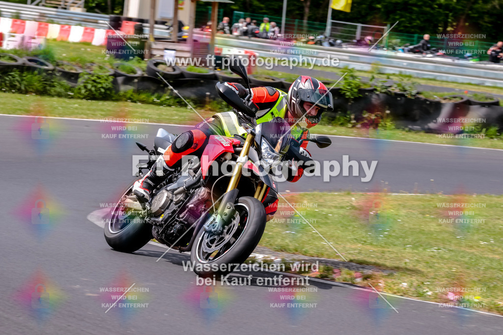 MotoTeamVBK-20970 | Hier findet Ihr Bilder von Touristenfahrten auf der Nürburgring Nordschleife oder von anderen Veranstaltungen die ich besucht habe. Viel Spass beim Durch Schauen 