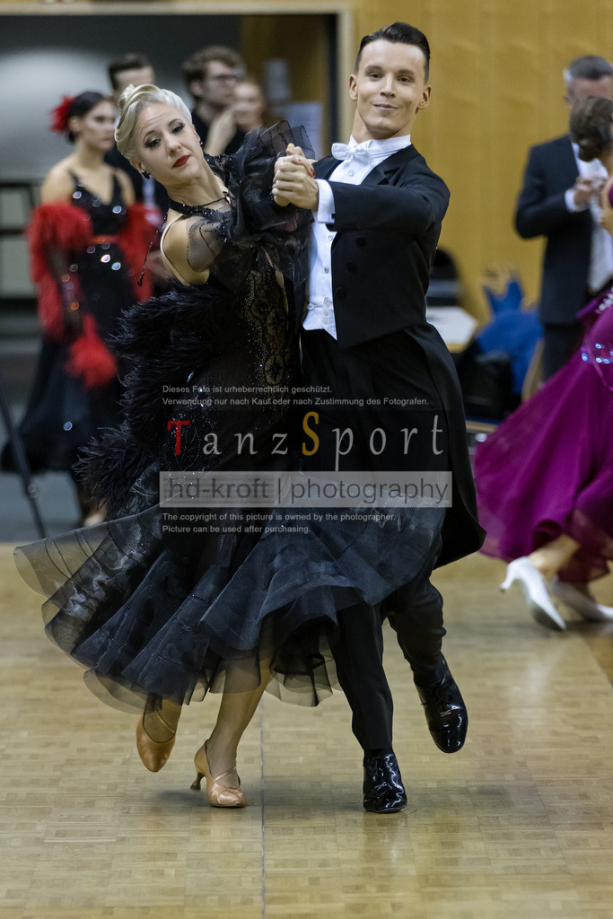 20241102_DC_HGR_Std_08894 | Tanzsportbilder, Standardtanz, Lateintanz, WDSF, DTV, LTVB, dancecomp, goc, hessen tanzt, blaues band der spree, walzer, tango, wiener walzer, slowfox, quickstepp, samba, rumba, cha-cha-cha, paso doble. jive, hd-kroft photography, turniertanzsport