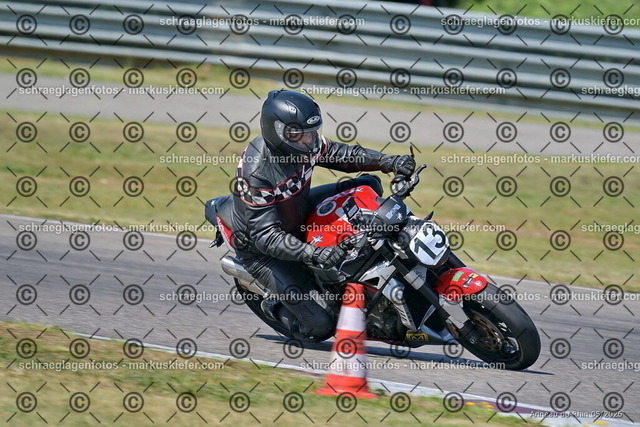 26BT02-0825 | markuskiefer.com - Realisiert mit Pictrs.com